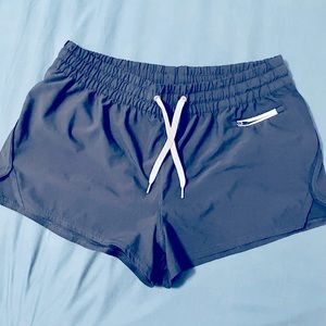 Vuori “clementine” performance shorts color “ink” size large excellent condition